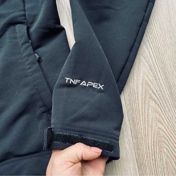 The North Face Black TNF Apex Softshell Jacket - Picture 2 of 9